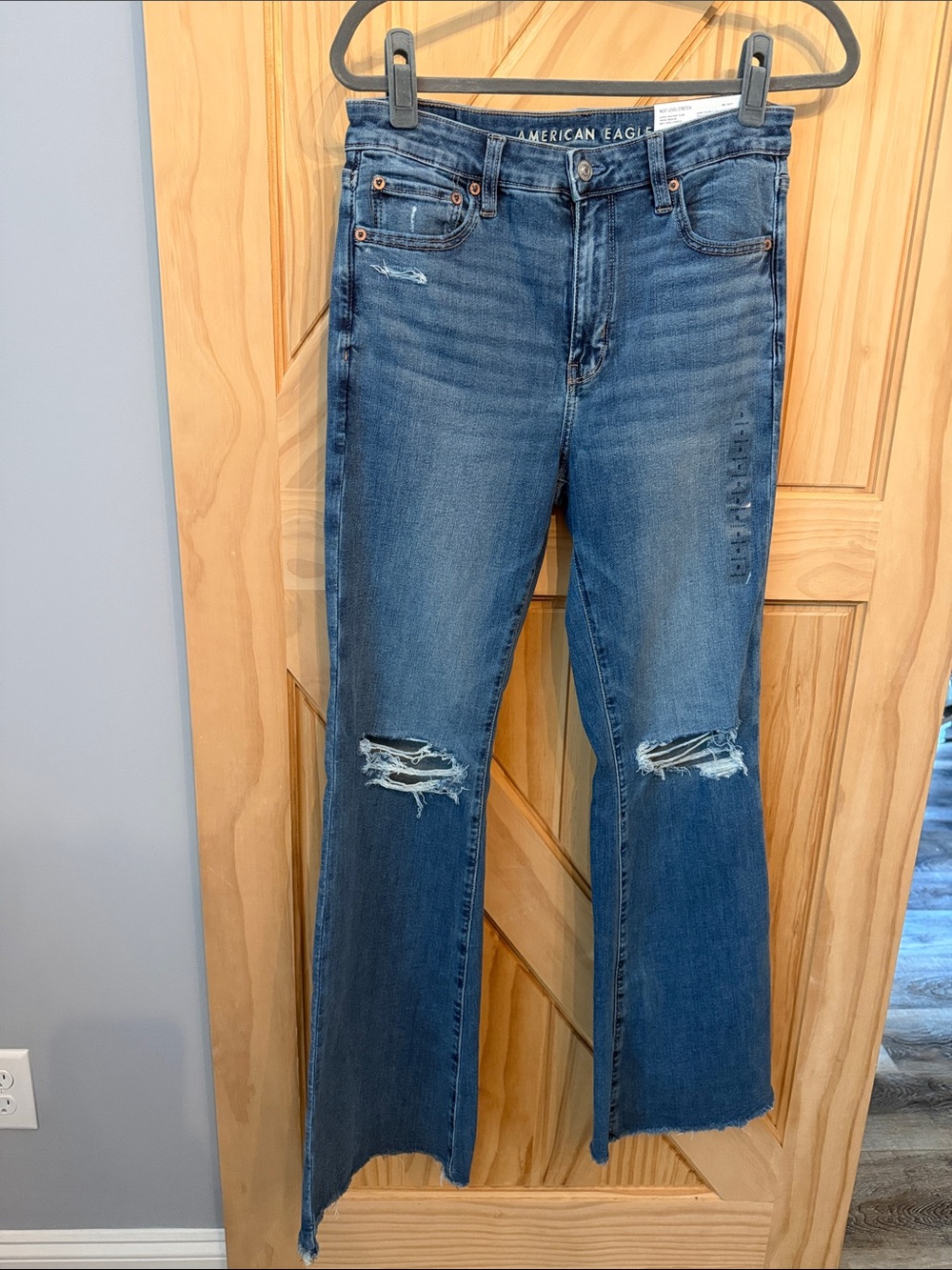 American Eagle Outfitters Next Level Stretxh Distressed Knee-Ripped Jeans